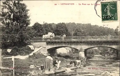 Ak Longuyon Meurthe et Moselle, Pont sur la Crusne