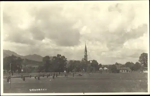 Ak Übersee am Chiemsee in Oberbayern, Kirche, Panorama