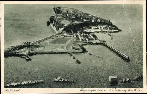 Ak Nordseeinsel Helgoland, Fliegeraufnahme nach Zerstörung des Hafens