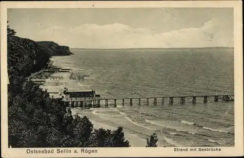 Ak Sellin auf Rügen, Blick auf den Strand mit der Seebrücke, Panorama
