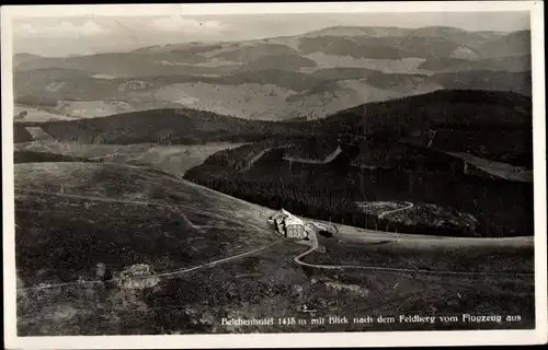 Ak Aitern im Schwarzwald, Belchenhotel mit Blick nach dem Feldberg, Luftansicht