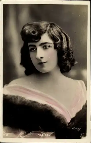 Ak Variete Künstlerin Valentine Merelli, Portrait