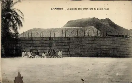 Ak Zambeze, Der große Innenhof des königlichen Palastes