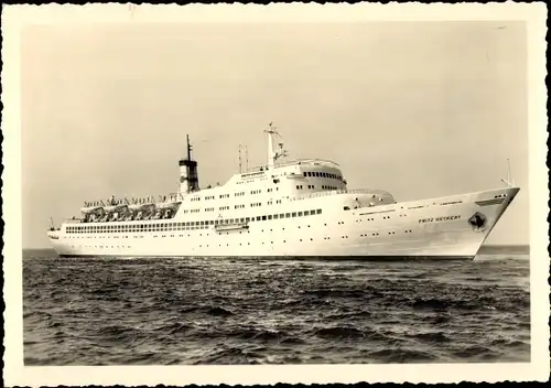 Ak FDGB Urlauberschiff TMS Fritz Heckert auf See