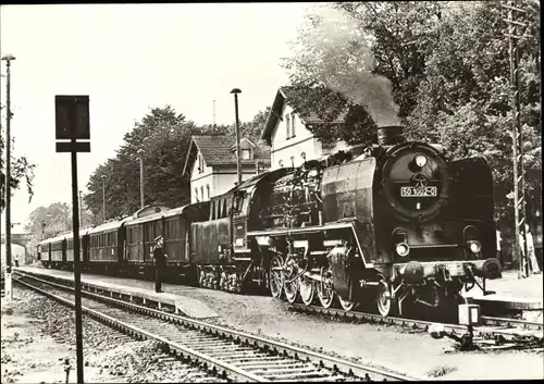 Ak Deutsche Eisenbahn, Dampflokomotive, Lok 50 1002 0, Sonderzug in Lommatzsch 1980