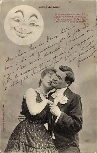 Ak Liebespaar, lachender Mond, Umarmung