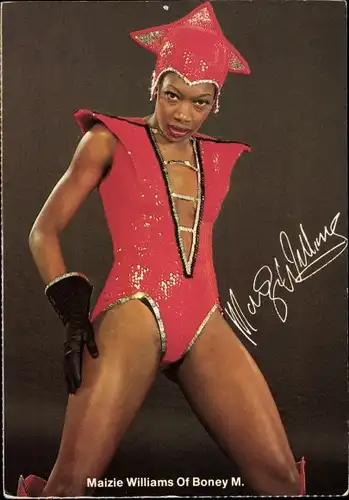 Ak Sängerin Maizie Williams, Portrait in Kostüm, Boney M, Autogramm