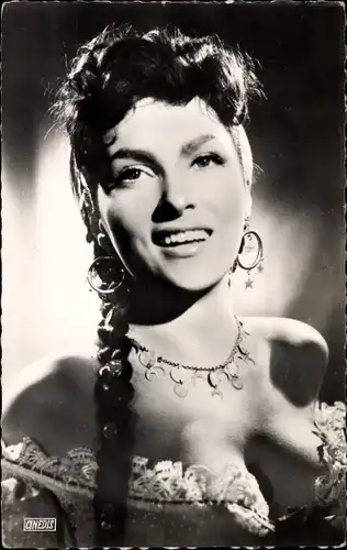 Ak Schauspielerin Gina Lollobrigida, Portrait