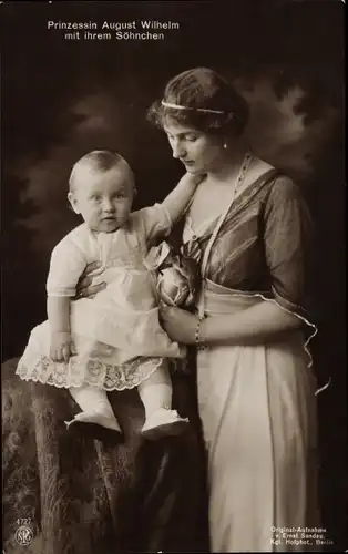 Ak Prinzessin August Wilhelm von Preußen mit ihrem Sohn, Alexandra Viktoria, Alexander Ferdinand