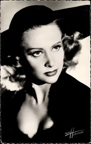 Ak Schauspielerin Martine Carol, Portrait, Hut