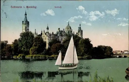 Ak Schwerin in Mecklenburg, Schloss vom Wasser aus, Segelboot