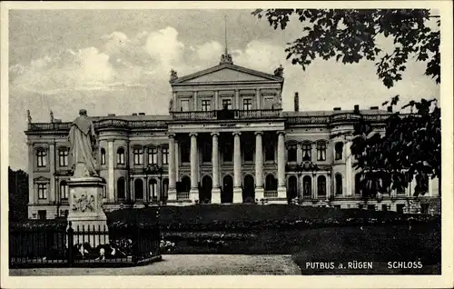 Ak Putbus auf der Insel Rügen, Blick auf das Schloss, Eingang, Säulen, Statuen