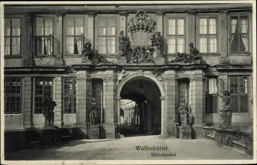 Ak Wolfenbüttel in Niedersachsen, Partie am Schlossportal