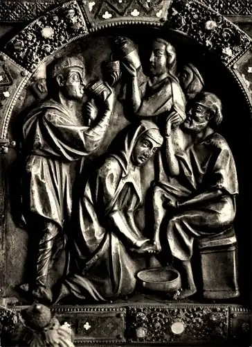 Ak Marburg an der Lahn, Elisabethkirche, Sakristei, Elisabethschrein, Dachrelief, Fußwaschung