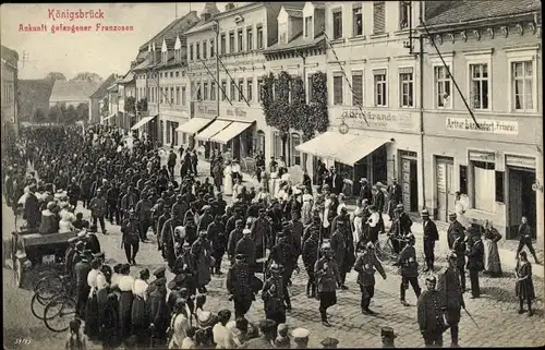 Ak Königsbrück in der Oberlausitz, Ankunft gefangener Franzosen, Kriegsgefangene, Uhrmacher, Friseur