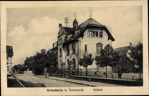 Ak Griesheim in Hessen, Schule, Außenansicht von der Straße