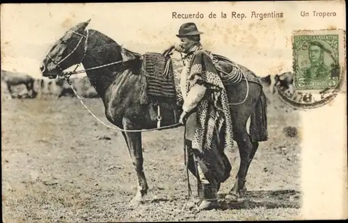 Ak Argentinien, Un Tropero, Mann in traditioneller Kleidung, Pferd