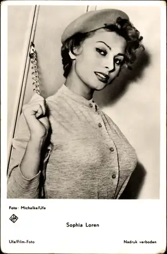 Ak Schauspielerin Sophia Loren, Portrait, Kappe