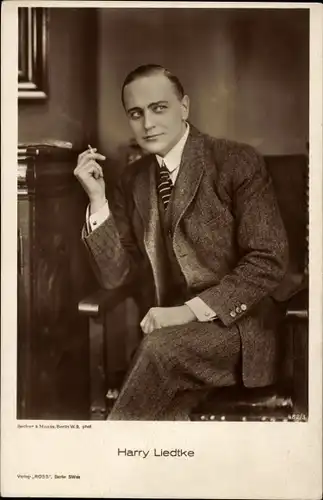 Ak Schauspieler Harry Liedtke, Portrait, Zigarette