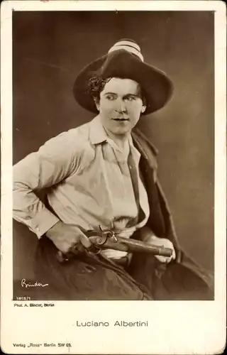 Ak Schauspieler Luciano Albertini, Portrait, Revolver, Hut