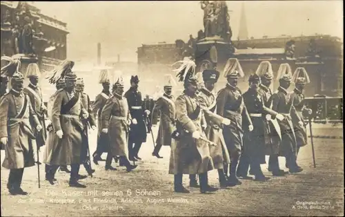 Ak Kaiser Wilhelm II. mit seinen 6 Söhnen, Paradeuniformen