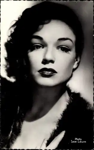 Ak Schauspielerin Simone Signoret, Die Hexen von Salem, Portrait