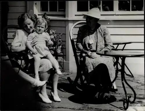 Foto Ak Prinzessin Juliana der Niederlande, Prinzessin Irene, Besuch in Ottawa 1943