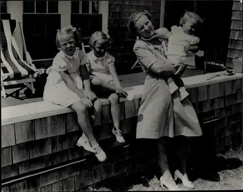 Foto Ak Prinzessin Juliana der Niederlande, Prinzessinnen Beatrix, Irene und Margriet, Ottawa 1944