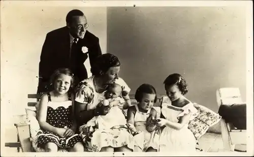 Ak Prinzessin Juliana der Niederlande, Prinz Bernhard, Prinzessin Beatrix, Irene, Margriet, Marijke