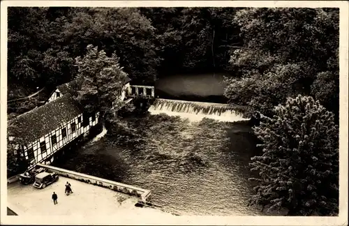 Ak Blaubeuren in Württemberg, Blautopf, Fachwerkhaus, Wehr, Autos