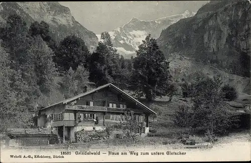 Ak Grindelwald Kanton Bern, Haus am Weg zum untern Gletscher