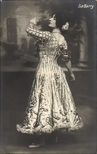Ak Tanzende Frau, Kleid, Portrait, La Barry