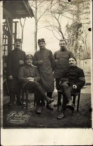 Foto Halberstadt am Harz, Gruppenportrait fünfer Soldaten