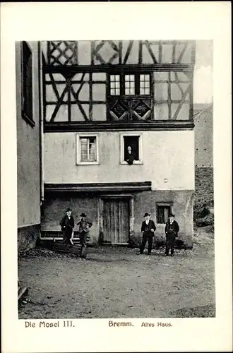 Ak Bremm an der Mosel, Partie am alten Haus