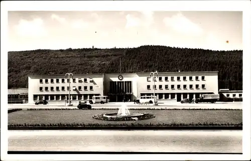 Ak Tuttlingen an der Donau Württemberg, Bahnhof, Springbrunnen