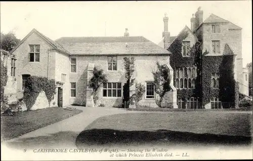 Ak Carisbrooke Isle of Wight England, Schloss, Fenster an dem Prinzessin Elisabeth starb