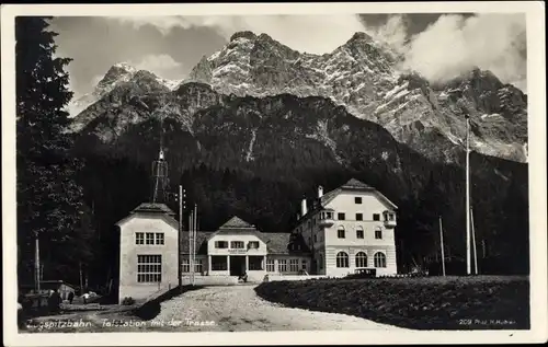 Ak Garmisch Partenkirchen in Oberbayern, Zugspitzbahn, Talstation mit der Trasse