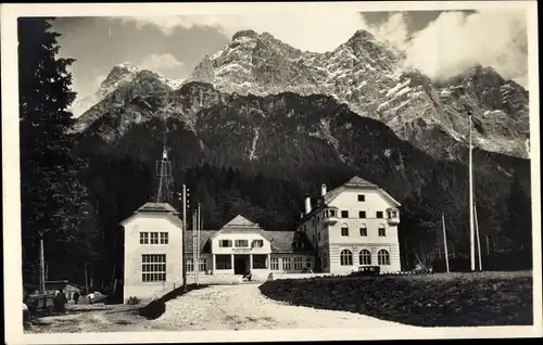 Ak Garmisch Partenkirchen in Oberbayern, Zugspitzbahn, Talstation mit der Trasse