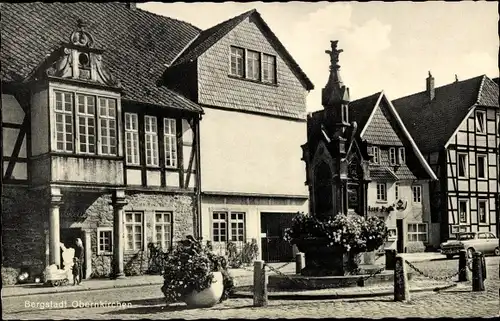 Ak Obernkirchen in Schaumburg, Teilansicht, Denkmal, Fachwerkhäuser