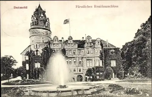 Ak Detmold in Nordrhein Westfalen, Fürstliches Residenzschloss, Springbrunnen