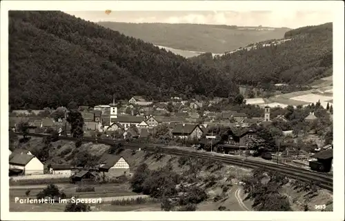 Ak Partenstein im Spessart Unterfranken, Gesamtansicht, Eisenbahnstrecke