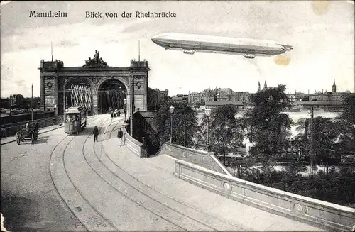 Ak Mannheim in Baden, Blick von der Rheinbrücke, Tram, Zeppelin