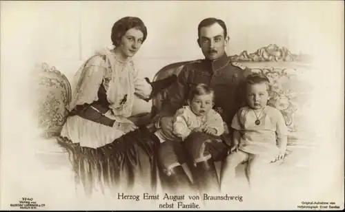 Ak Herzog Ernst August von Braunschweig mit Familie, Prinzessin Victoria Luise von Preußen