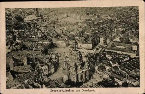 Ak Dresden Zentrum Altstadt, Blick auf den Ort, Fliegeraufnahme aus Zeppelin