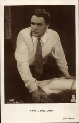 Ak Schauspieler Fred Louis Lerch, Standportrait