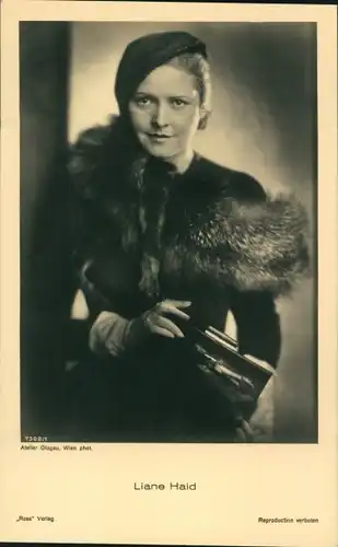 Ak Schauspielerin Liane Haid, Portrait mit Fellstola, Ross Verlag Nr. 7308/1