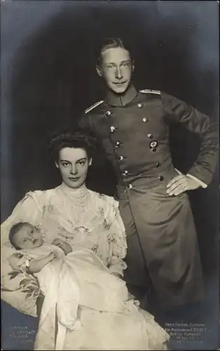 Ak Kronprinz Wilhelm von Preußen, Kronprinzessin Cecilie, Prinz Wilhelm