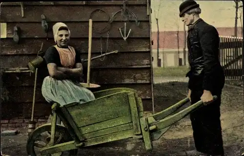 Ak Zeeland, Frau in Tracht, Schubkarre