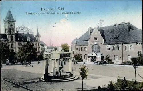 Ak Chojnów Haynau Schlesien, Bahnhofsplatz, Bahnhof, Jubiläum-Brunnen