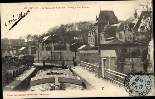 Ak Maubeuge Nord, Le Quai des Nerviens, Passage d'un Bateau